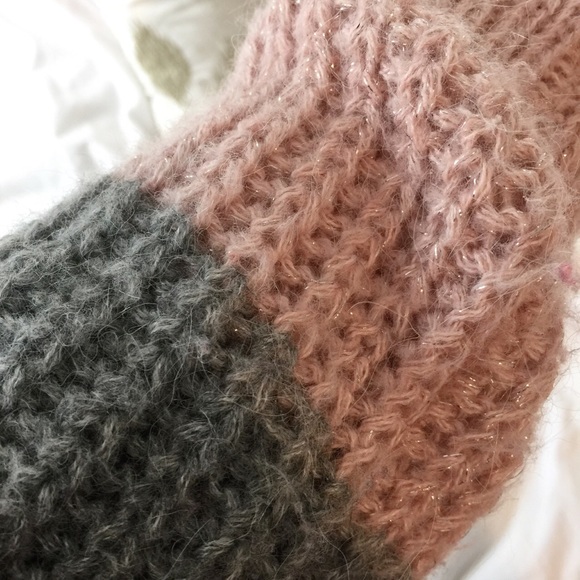 Colorful Abercrombie and Fitch sweater size S - Picture 3 of 3